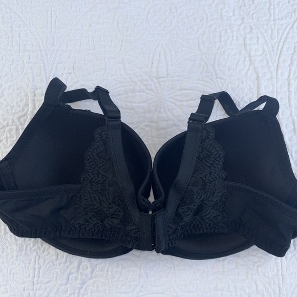 Auden Bra various sizes available - Picture 2 of 7